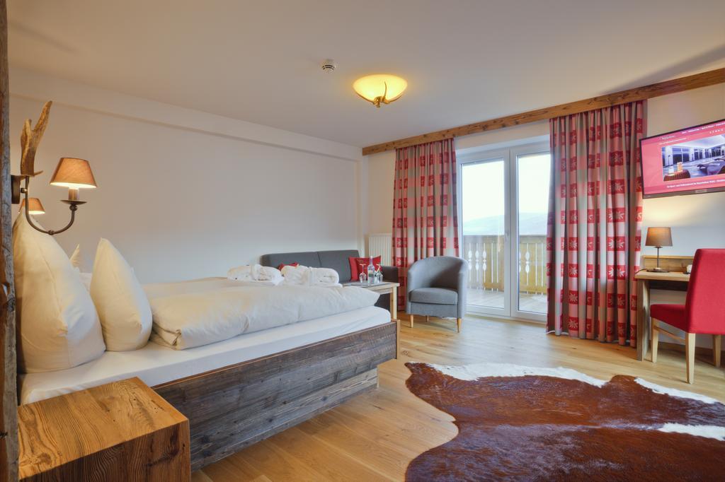 Hotel Waldschlossl นูเคอร์เคน ไบม์ ไฮลิเงน บลูท ภายนอก รูปภาพ