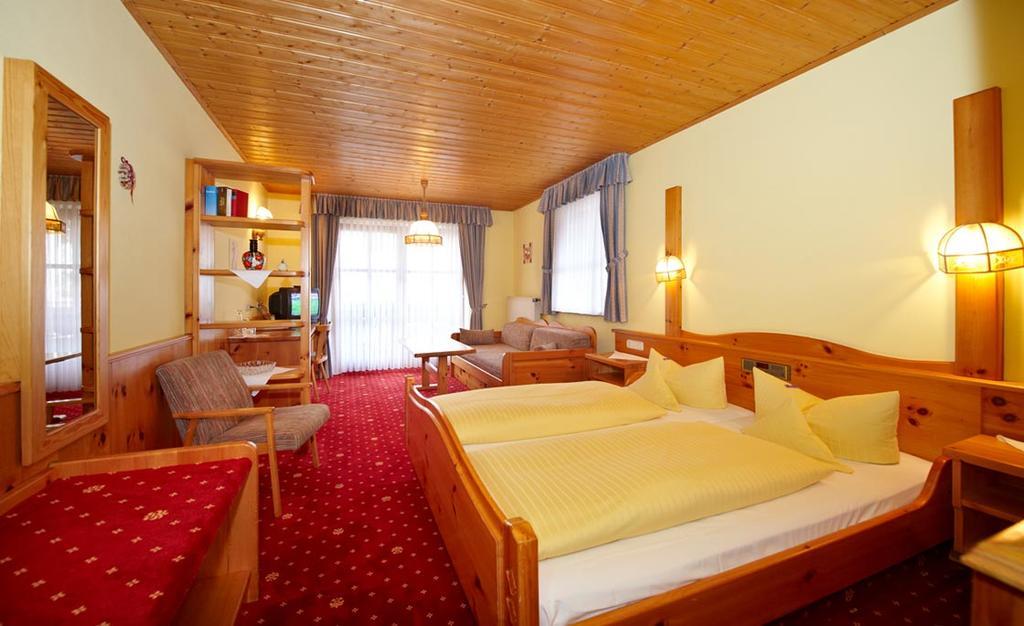 Hotel Waldschlossl นูเคอร์เคน ไบม์ ไฮลิเงน บลูท ภายนอก รูปภาพ